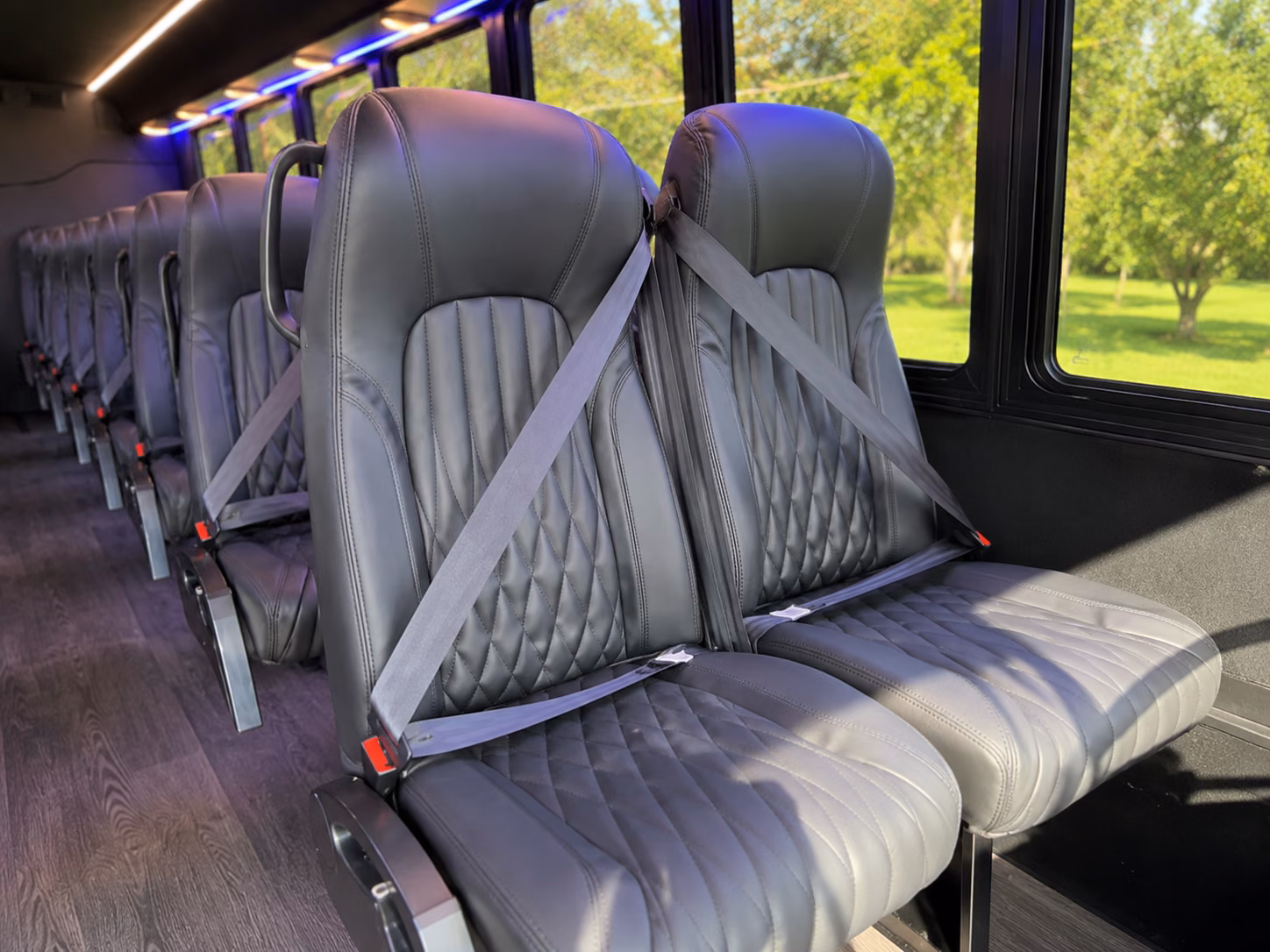 minibus rentals for small groups visiting spokane area wineries